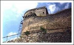 Oramala: vista del castello ristrutturato
