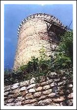 Oramala: altra vista del castello ristrutturato
